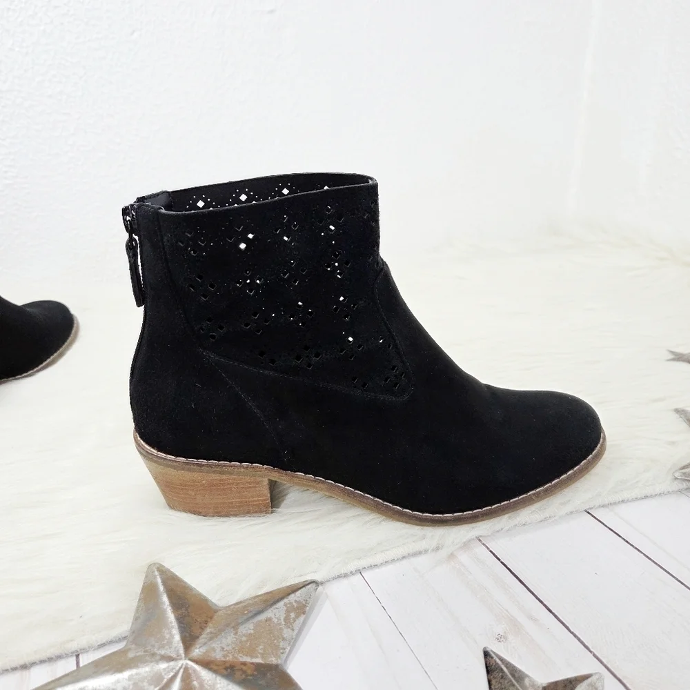 Cole Haan Womens Jayne Black Laser Cut Booties Suede Ankle Boots Size 7.5